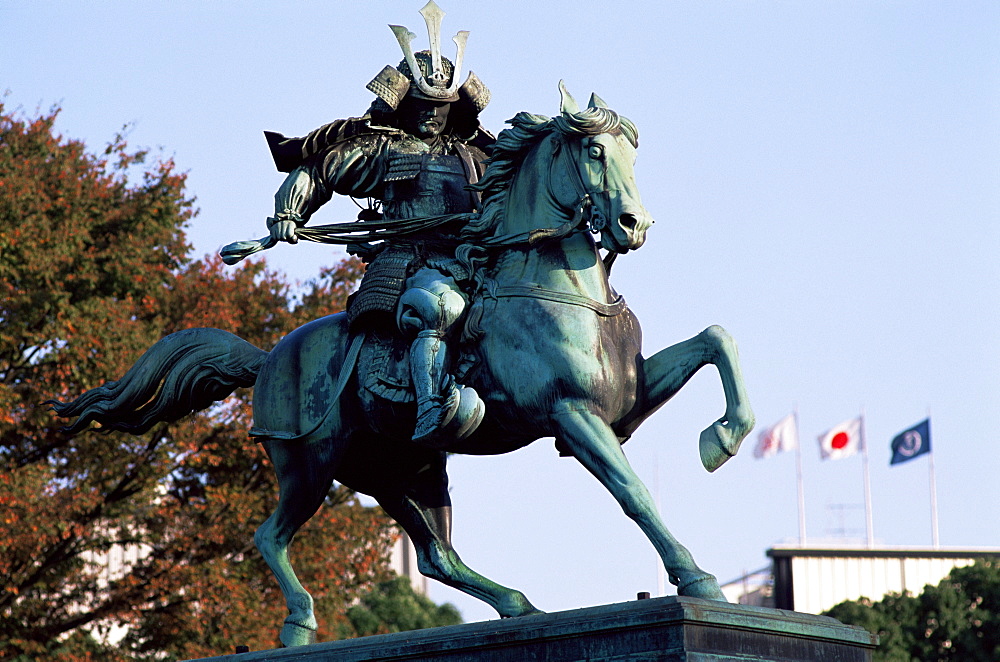 Statue of Kusunoki Masashige in the Imperial Palace Gardens, Tokyo, Honshu, Japan, Asia