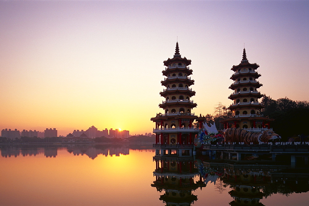 Dragon and Tiger Pagodas. Lotus Lake, Kaohsiung, Taiwan, Asia