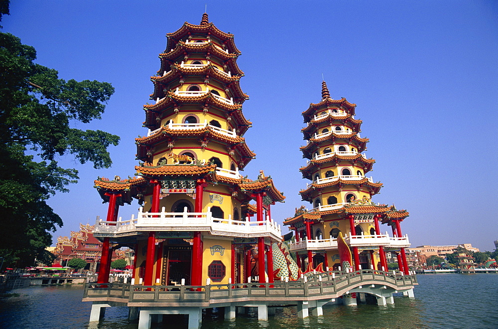 Dragon and Tiger Pagodas, Lotus Lake, Kaohsiung, Taiwan, Asia