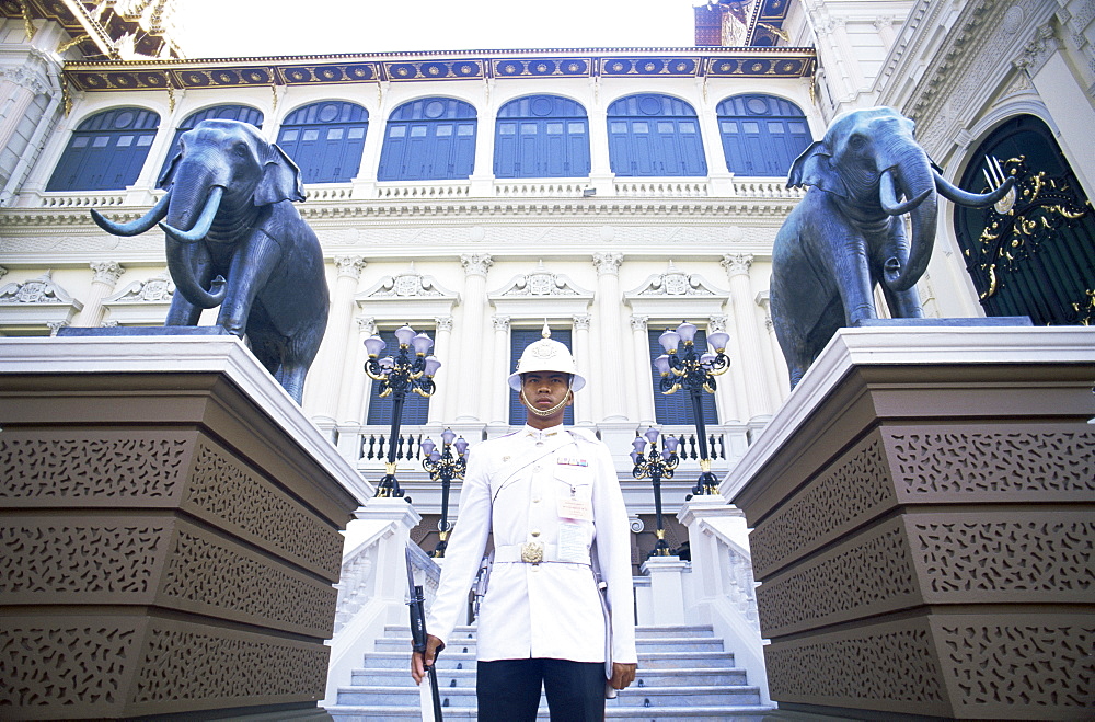 Guard at the Royal Palace, Bangkok, Thailand, Southeast Asia, Asia