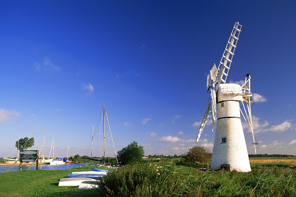 River Thurne, Norfolk Broads, Norfolk, England, United Kingdom, Europe