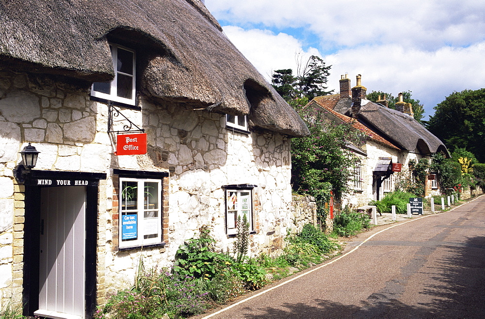 Thatched cottages in Brighstone Village, Isle of Wight, England, United Kingdom, Europe