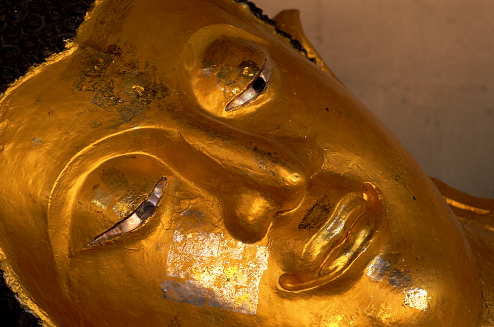 Reclining Buddha at Wat Chedi Luang, Chiang Mai, Thailand, Southeast Asia, Asia