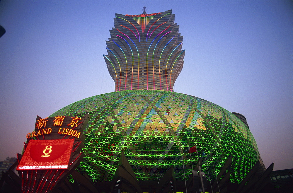 Grand Lisboa Hotel and Casino in the evening, Macau, China, Asia