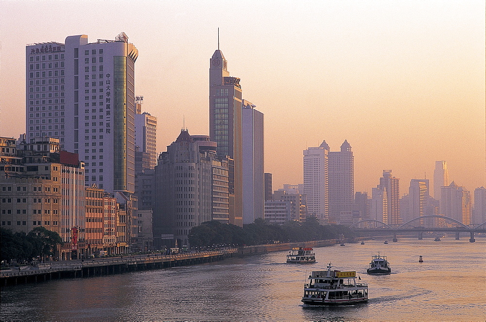 City skyline and Pearl River, Guangzhou, Guangdong Province, China, Asia