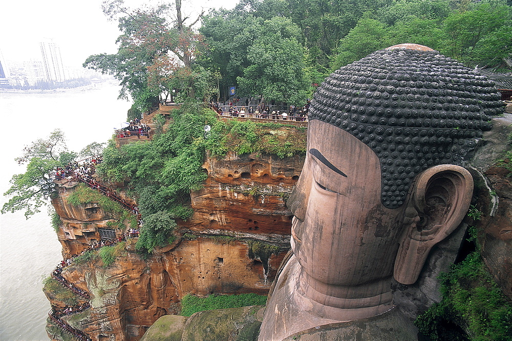 Giant Buddha statue, 71 metres high, Leshan, UNESCO World Heritage Site, Sichuan Province, China, Asia