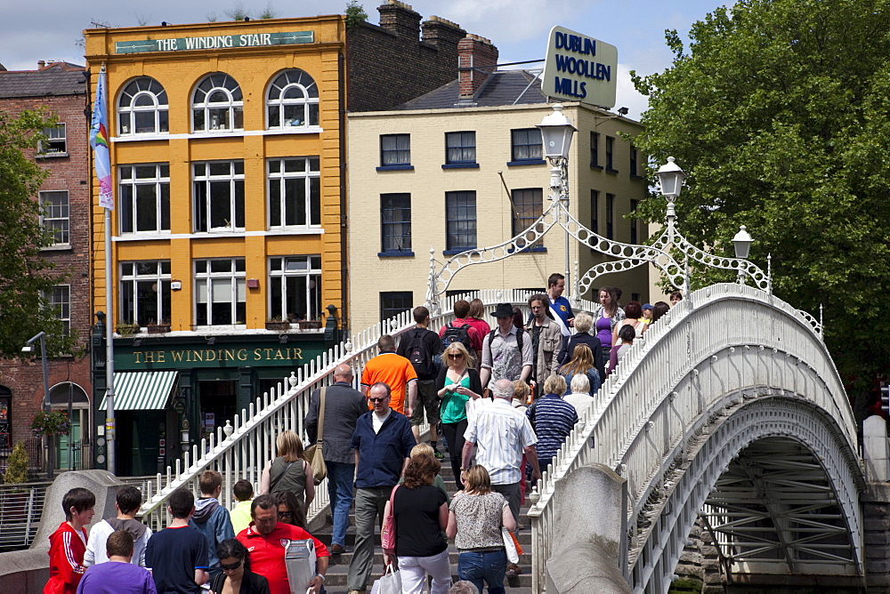 Halfpenny Bridge, Dublin, Republic of Ireland, Europe