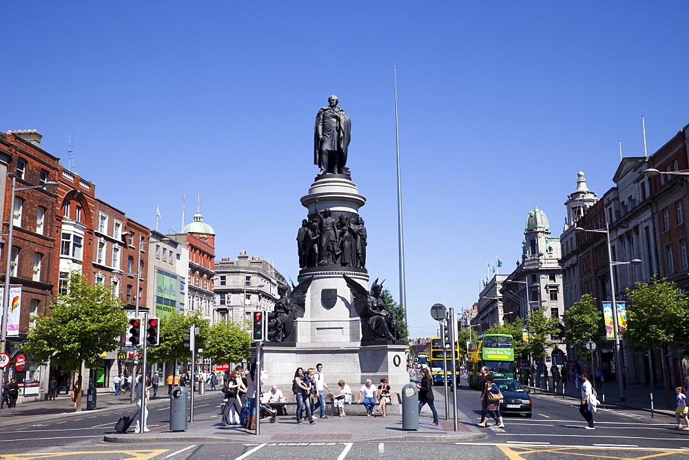 The O'Connell Monument, O'Connell Street, Dublin, Republic of Ireland, Europe