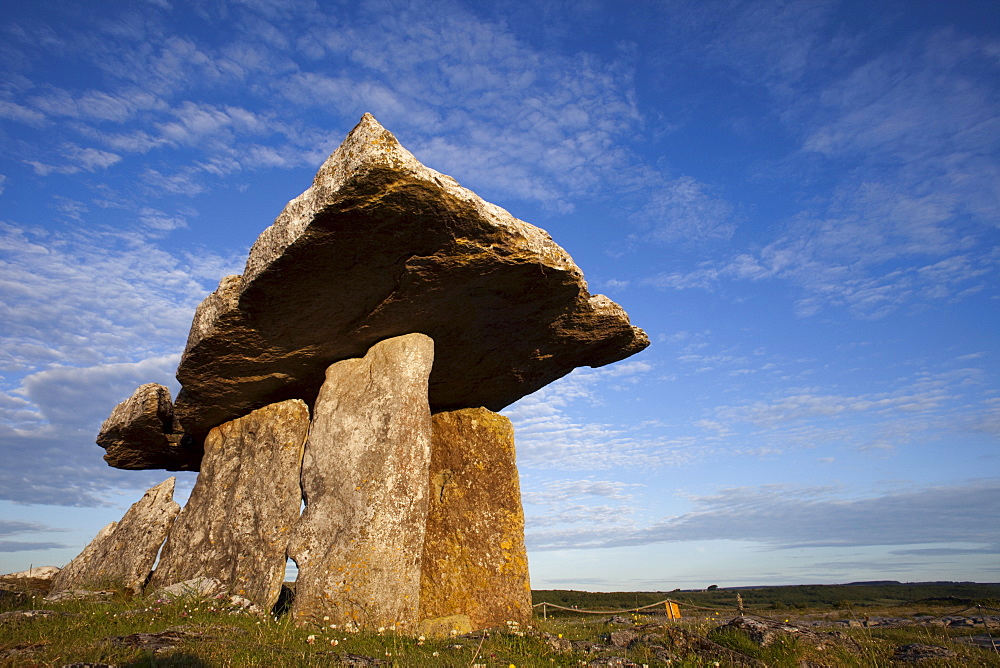 Poulnabrone Dolmen, The Burren, County Clare, Munster, Republic of Ireland, Europe