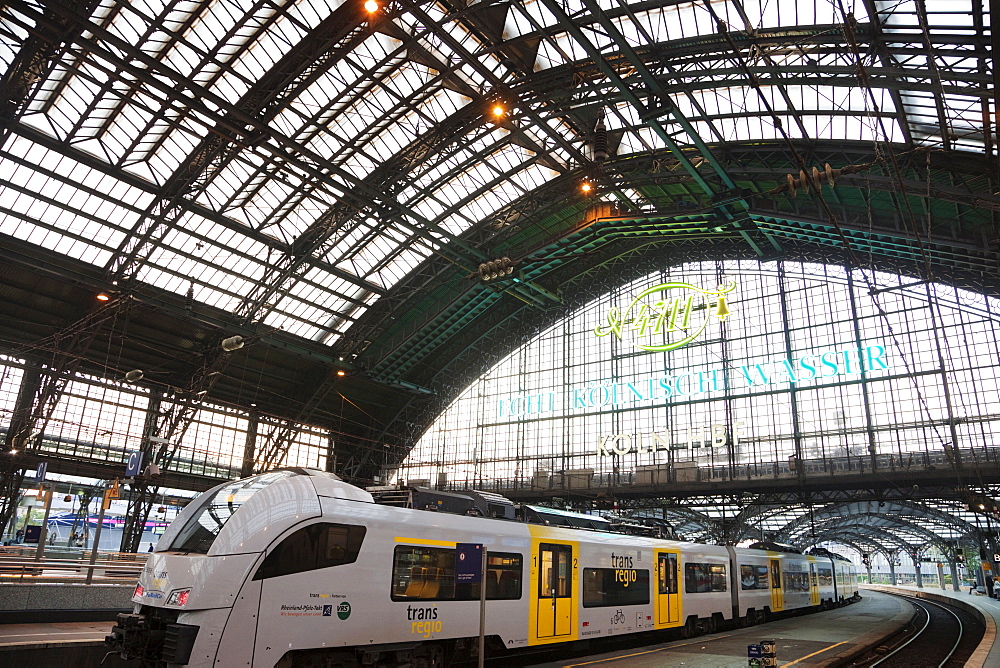 Koln Railway Station, Cologne, Nordrhein Westfalen, Germany, Europe