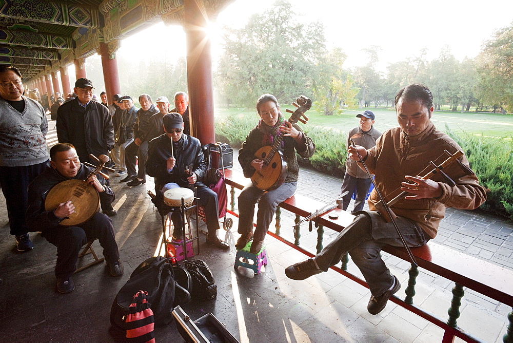 Man and woman playing traditional Chinese stringed instruments, Temple of Heaven Park, Beijing, China, Asia