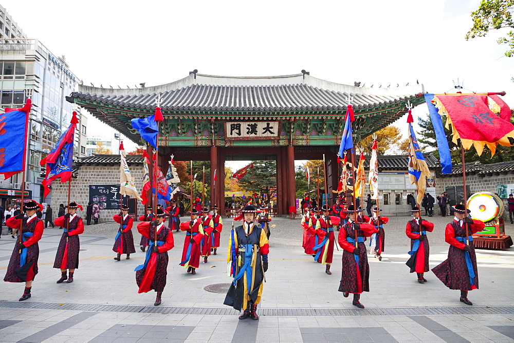 Changing of the Guard ceremony, Deoksugung Palace, Seoul, South Korea, Asia