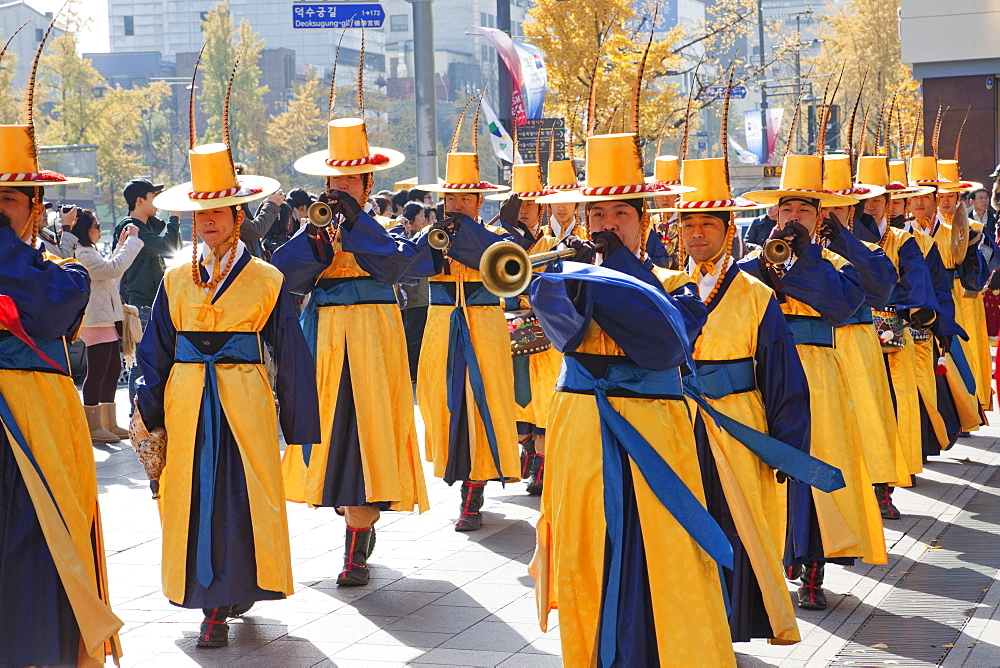 Changing of the Guard ceremony, Deoksugung Palace, Seoul, South Korea, Asia