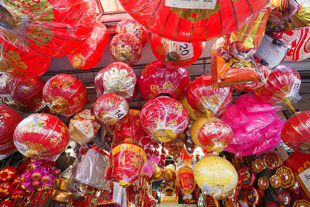 Shop selling paper lanterns and Chinese decorations, Chinatown, Bangkok, Thailand, Southeast Asia, Asia