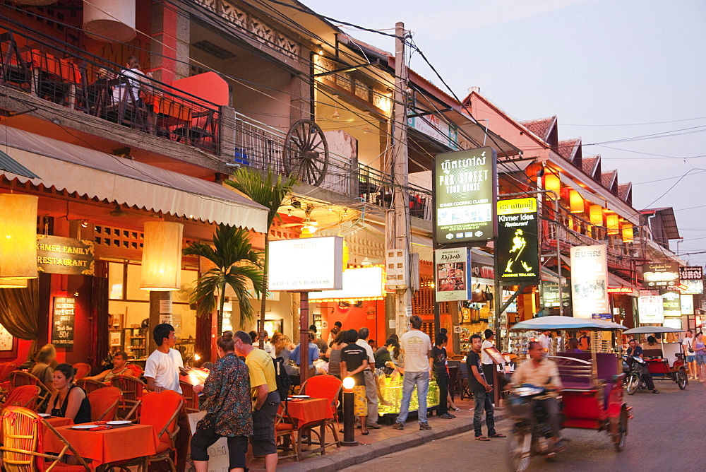 Restaurants on Pub Street, Siem Reap, Cambodia, Indochina, Southeast Asia, Asia