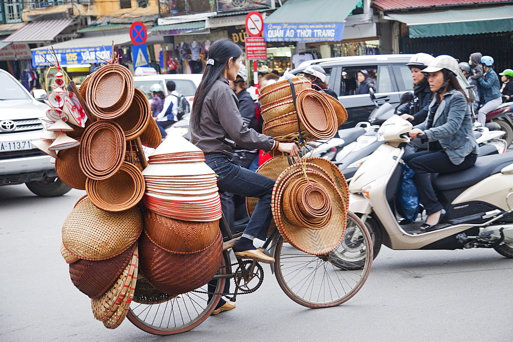 Mobile conical hat and basket ware vendor, Hanoi, Vietnam, Indochina, Southeast Asia, Asia