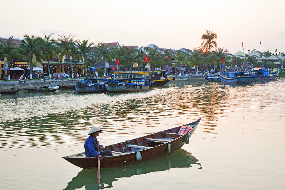 Sunset on the Hoai River, Old Town, Hoi An, Vietnam, Indochina, Southeast Asia, Asia