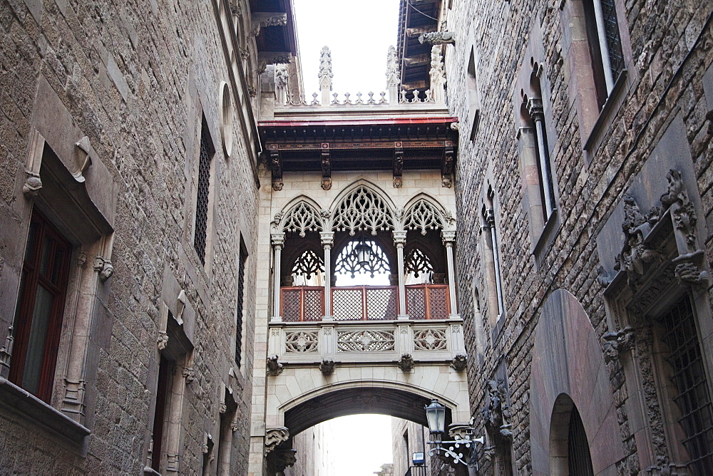 Bridge in Bishops Street, The Gothic Quarter, Barcelona, Catalonia, Spain, Europe