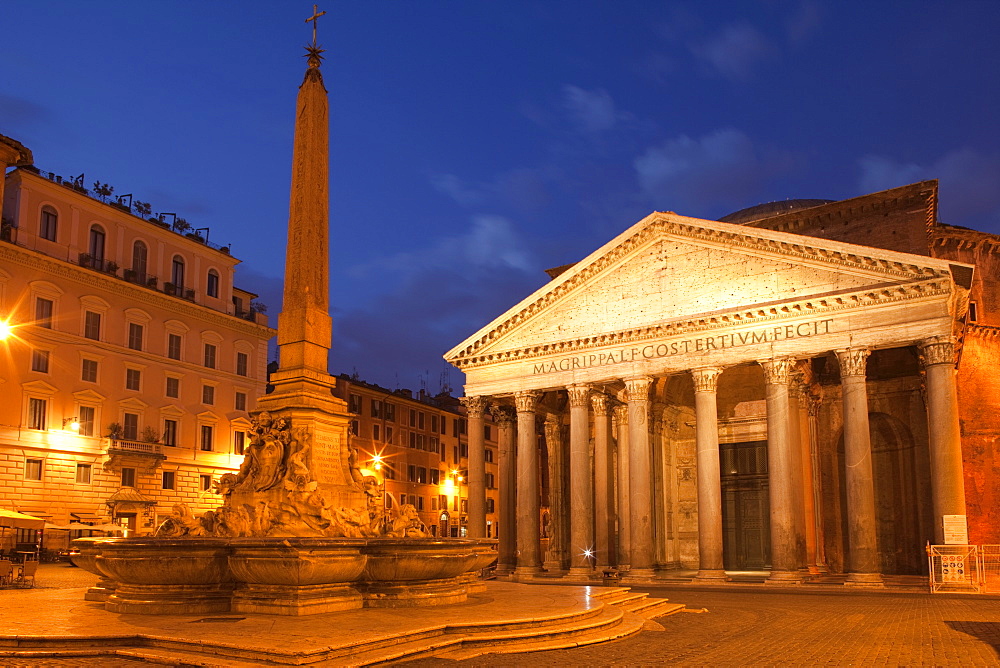 Piazza della Rotonda and The Pantheon, UNESCO World Heritage Site, Rome, Lazio, Italy, Europe