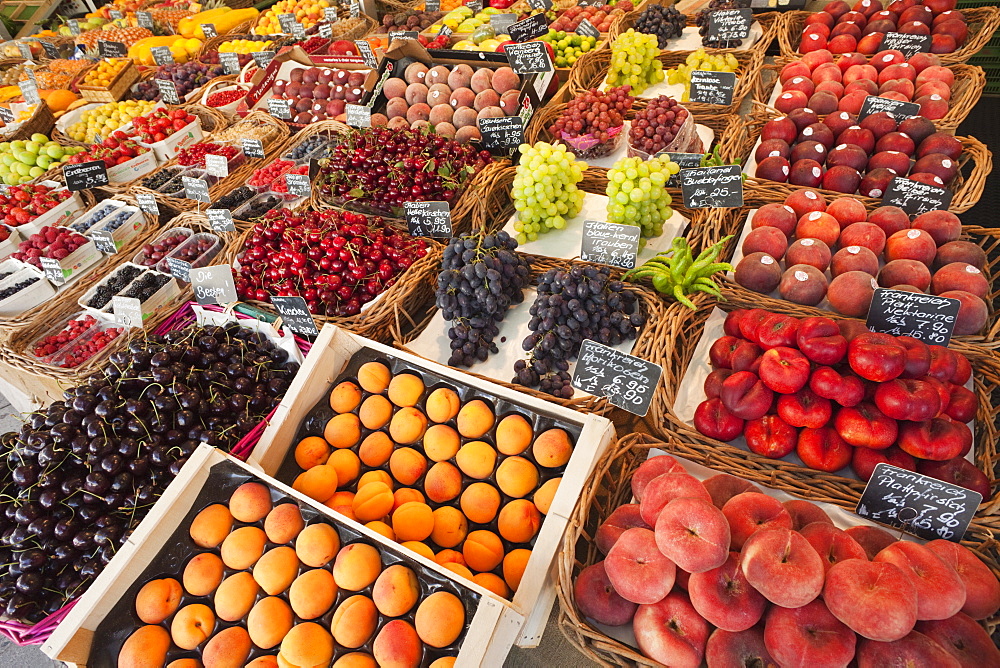 Fruit stall in the Viktualienmarket, Munich, Bavaria, Germany, Europe