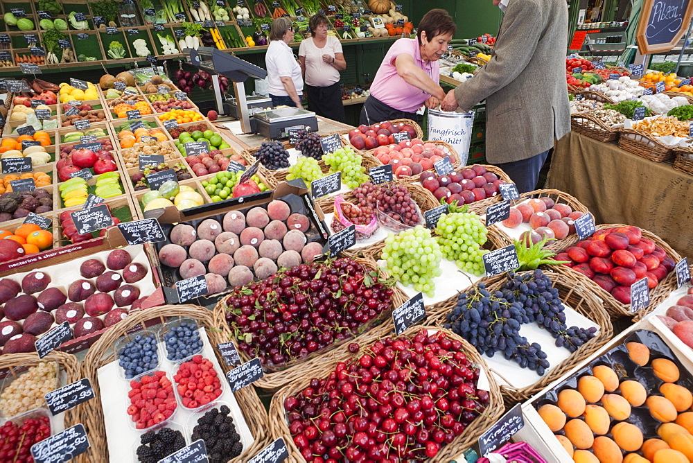 Fruit stall in the Viktualienmarket, Munich, Bavaria, Germany, Europe