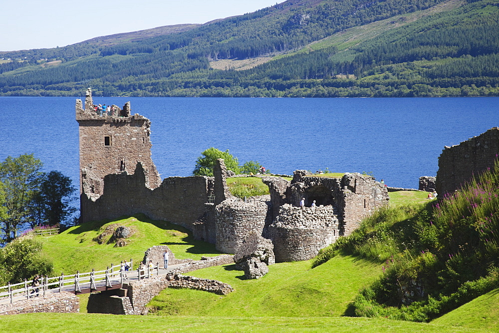 Urquhart Castle, Loch Ness, Highlands, Scotland, United Kingdom, Europe