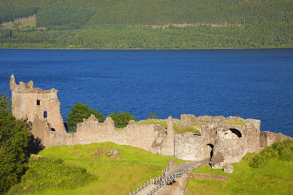 Urquhart Castle, Loch Ness, Highlands, Scotland, United Kingdom, Europe