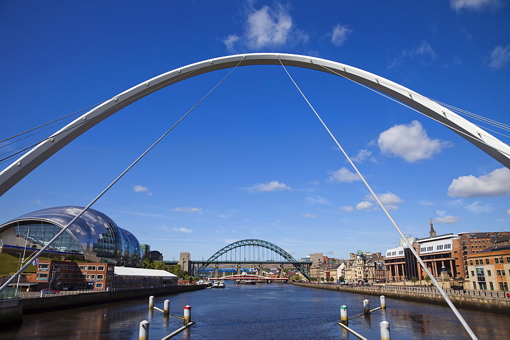 Gateshead Millennium Bridge, Gateshead, Newcastle, Tyne and Wear, England, United Kingdom, Europe