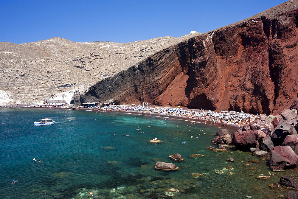 The Red Beach, a famous sunbathing spot near Akrotiri in Santorini, Cyclades, Greek Islands, Greece, Europe