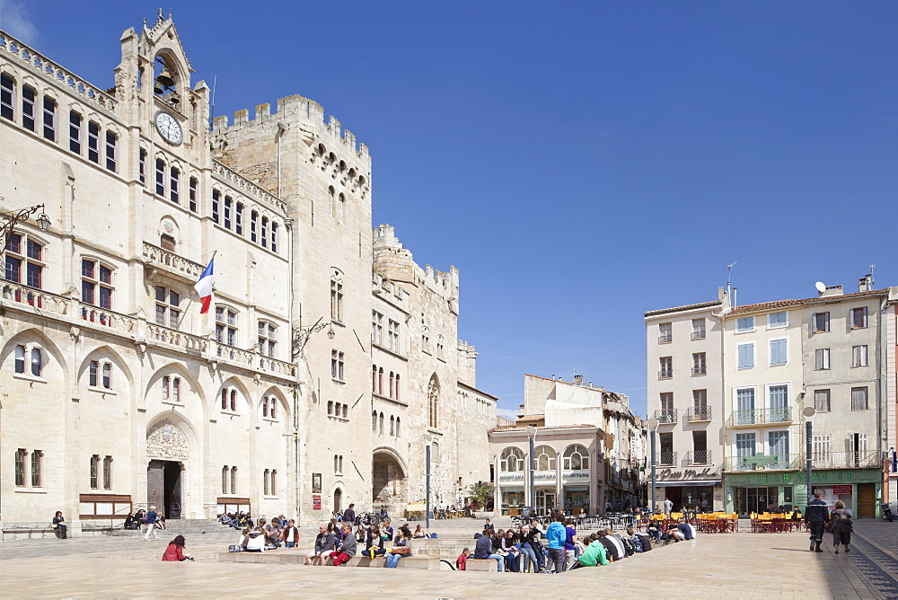 The Archbishop's Palace, in the Place de l'Hotel de Ville, Narbonne, Languedoc-Roussillon, France, Europe