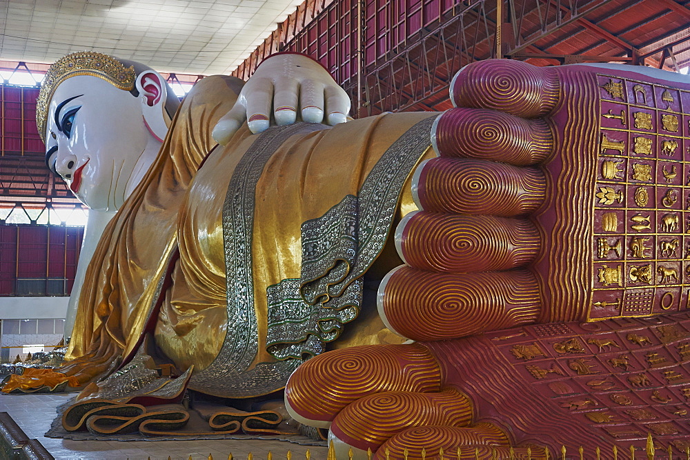 Sleeping Buddha, Paya Chaukhtatgyi Paya, Yangon (Rangoon), Myanmar (Burma), Asia