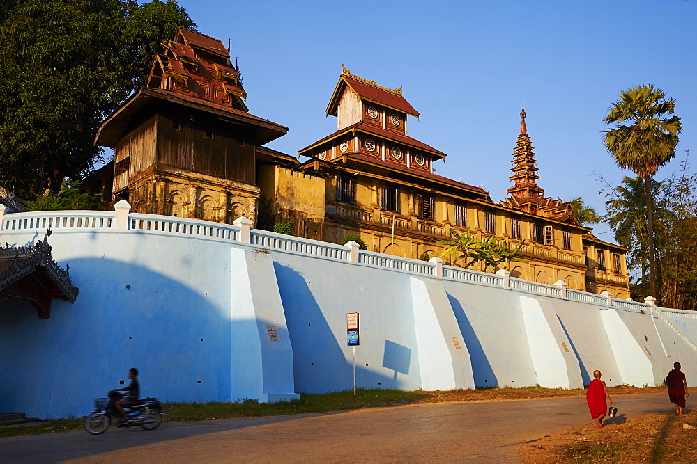 Kyaikthanian Paya temple and monastery, Mawlamyine (Moulmein), Mon State, Myanmar (Burma), Asia