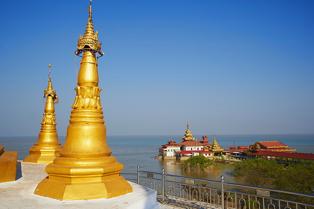 Paya Yele, monastery, floating temple, Kyaikkami, Mawlamyine (Moulmein) area, Mon State, Myanmar (Burma), Asia