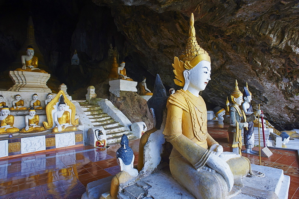 Buddha statues in Buddhist cave near Hpa-An, Karen State, Myanmar (Burma), Asia