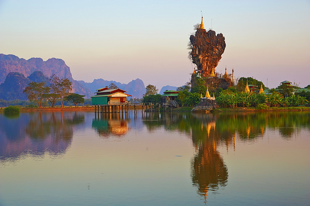 Kyauk Kalap Monastery, Hpa-An, Karen State, Myanmar (Burma), Asia