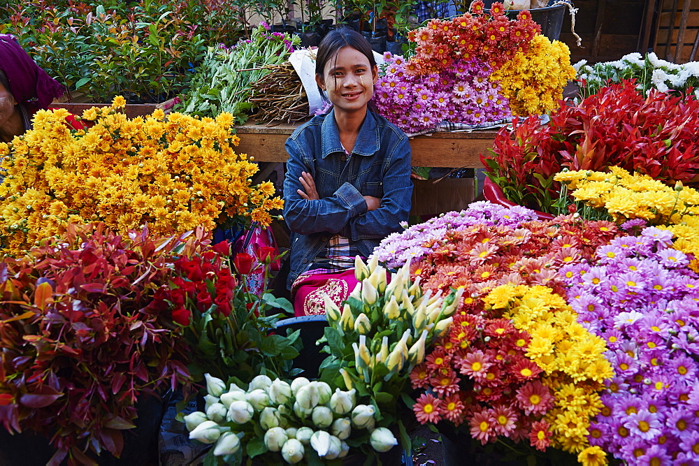 Flower market, Hpa-an, Karen State, Myanmar (Burma), Asia