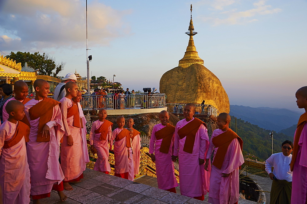 Nuns on pilgrimage, Kyaiktiyo Golden Rock, Mon State, Myanmar (Burma), Asia