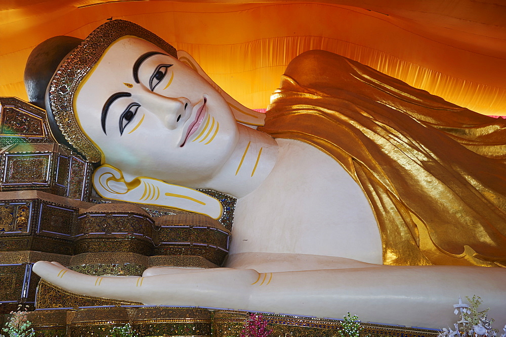 Reclining Buddha, Shwethalyaung, Bago (Pegu), Myanmar (Burma), Asia