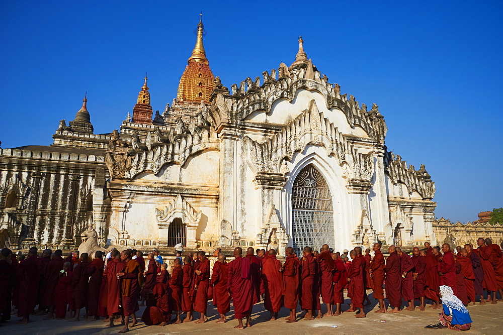 Procession of Buddhist monks at the Full Moon Festival, Patho Ananda temple, Bagan (Pagan), Myanmar (Burma), Asia