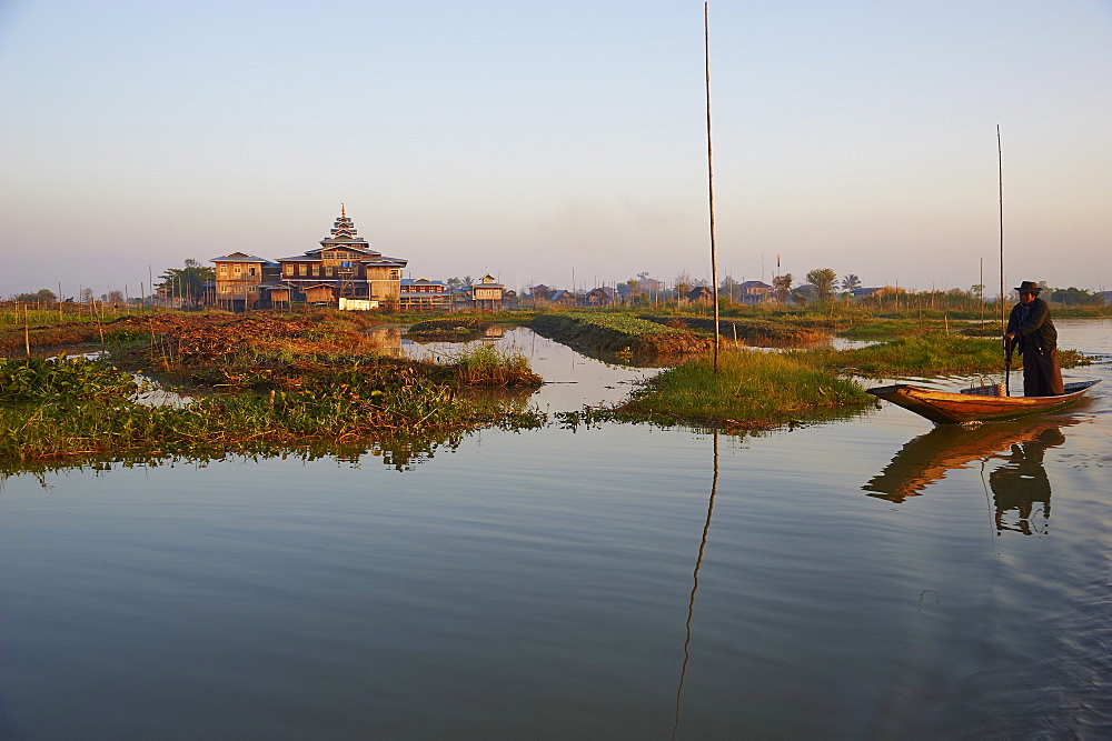 Fisherman on Inle Lake, Shan State, Myanmar (Burma), Asia