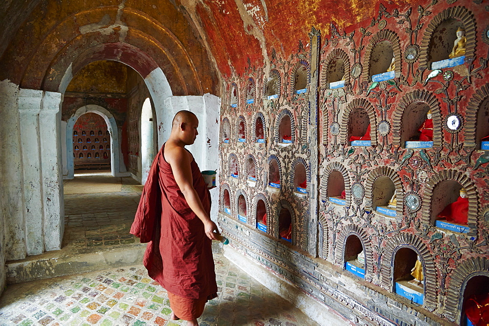 Buddhist monk, Shweyanpyay monastery, Inle Lake, Shan State, Myanmar (Burma), Asia