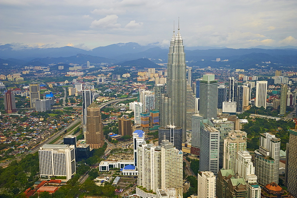 City and Petronas Towers, KLCC (Kuala Lumpur City Center), Kuala Lumpur, Malaysia, Southeast Asia, Asia