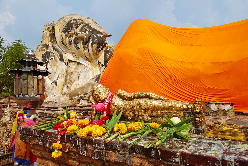 Sleeping Buddha, Wat Lokaya Sutha, Ayutthaya Historical Park, UNESCO World Heritage Site, Ayutthaya, Thailand, Southeast Asia, Asia