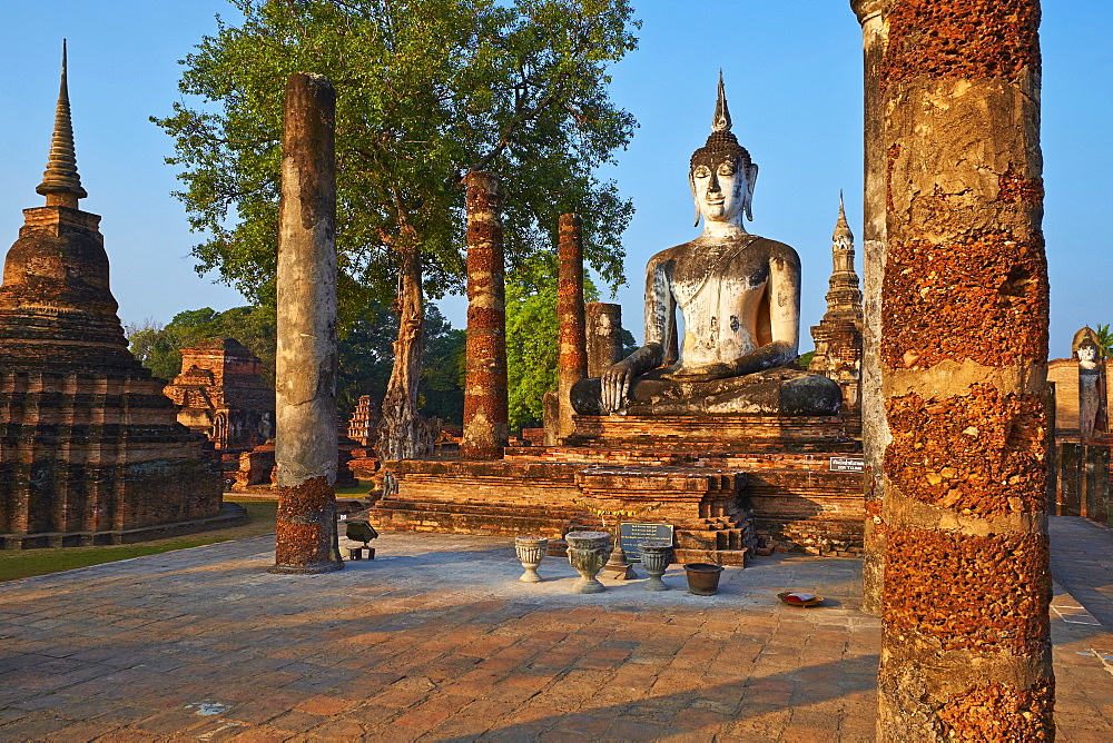 Wat Mahatat, Sukhothai Historical Park, UNESCO World Heritage Site, Sukhothai, Thailand, Southeast Asia, Asia