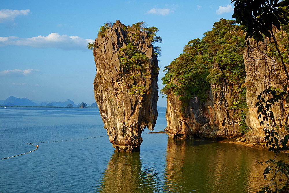 Phang Nga Bay, Ao Phang Nga National Park, Ko Khao Phing Kan Island, Ko Tapu Rock (James Bond Rock), Krabi Province, Thailand, Southeast Asia, Asia