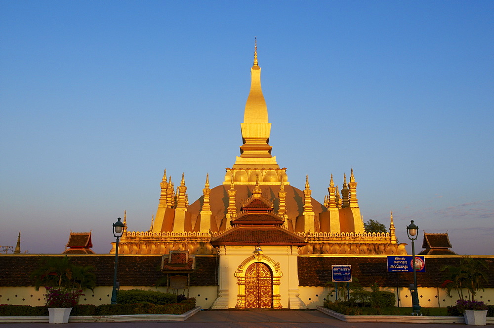 Pha That Luang, symbol of the Laos sovereignty, Buddhist religion and the city of Vientiane, Vientiane, Laos, Indochina, Southeast Asia, Asia