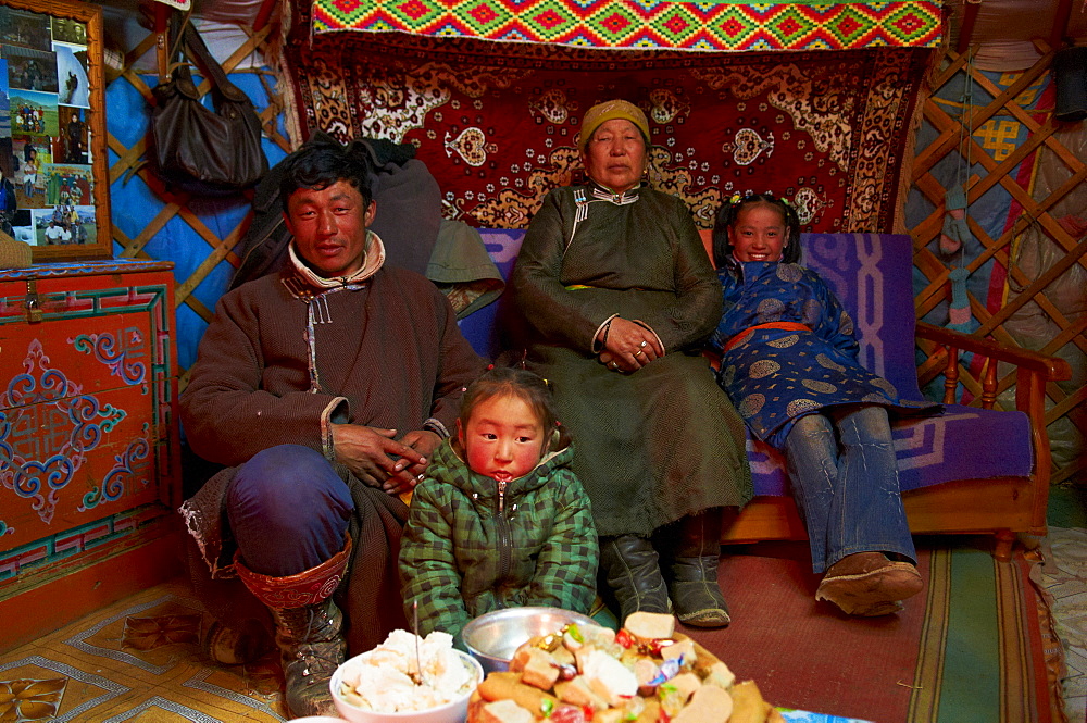 Nomadic Mongolian people in winter, Province of Khovd, Mongolia, Central Asia, Asia