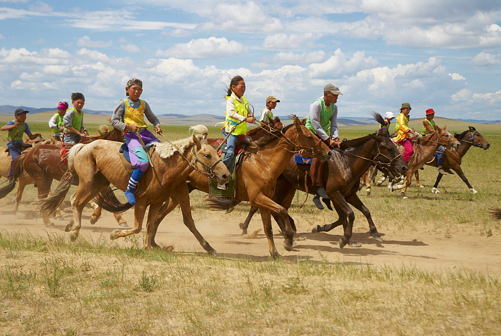 Horse race with young Mongolian jockeys, Naadam, national festival, Ovorkhangai, Mongolia, Central Asia, Asia