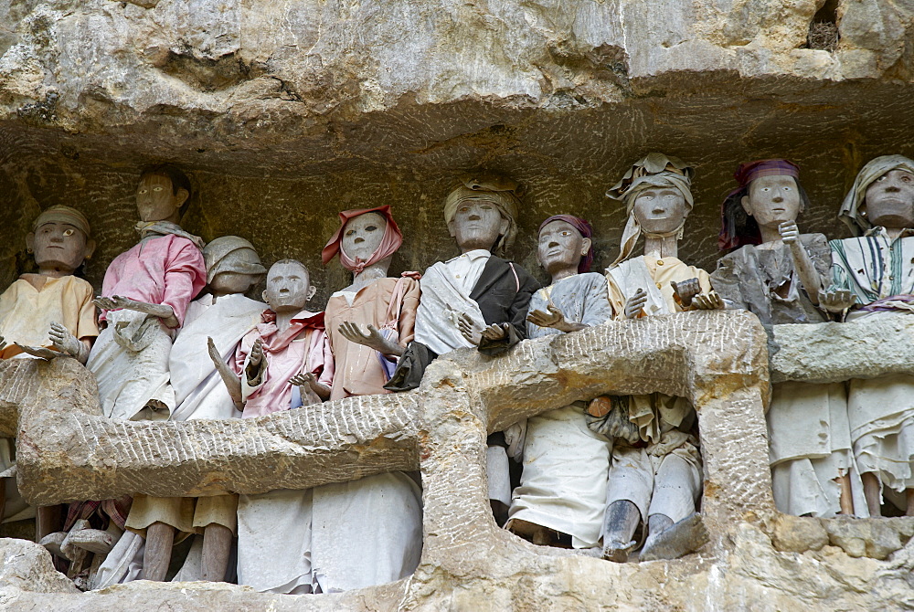 Effigies of the dead in cliffs, Toraja cemetery, Lemo, Tana Toraja, Toraja, Sulawesi, Celebes, Indonesia, Southeast Asia, Asia