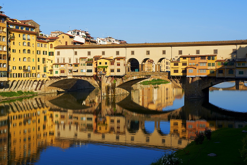 Ponte Vecchio over the Arno River, Florence, UNESCO World Heritage Site, Tuscany, Italy, Europe